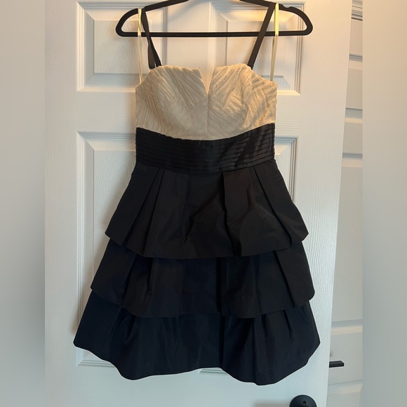 BCBG MaxAzria dress, strapless or with black straps, built in bra - Picture 2 of 4